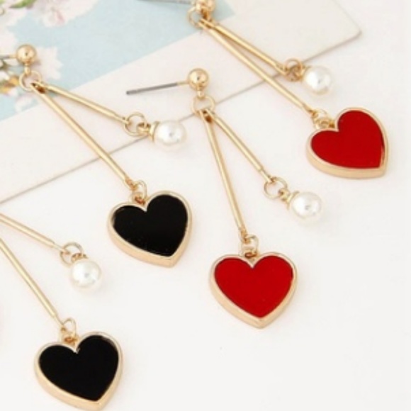 Jewelry - *CLEARANCE* Make an Offer! Dangle Heart Earrings